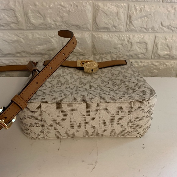 NWOT Michael Kors MK HAMILTON VANILLA CROSSBODY - Picture 2 of 8